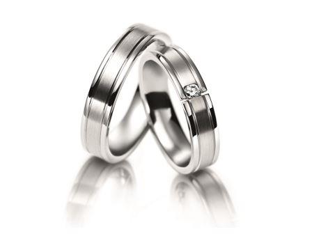 結婚指輪：マイスター　クラシックスライン 085　WG750 左:：￥215,000-　右：￥290,000-
