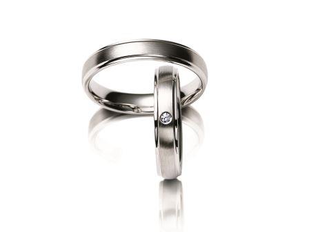 結婚指輪：マイスター　クラシックスライン 045　WG750 上：￥180,000-　下：￥215,000-